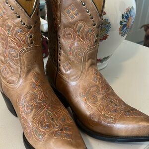 Black star booties like new worn once but due to my neuropathy no more wearing